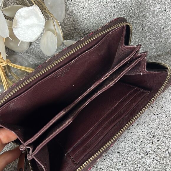 Fossil Genuine Leather Zip Up Wallet - Picture 5 of 5